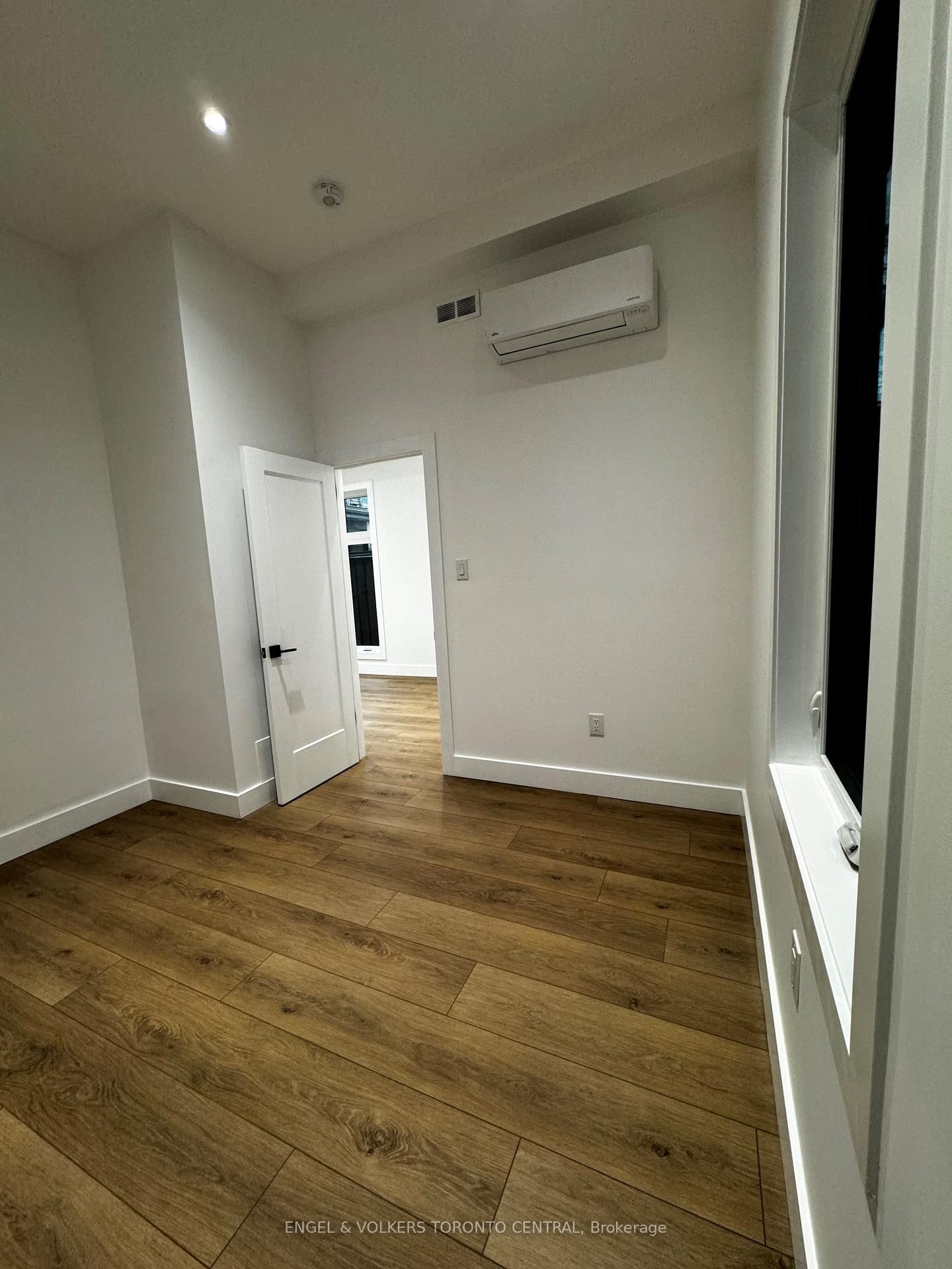 210 Humberside Avenue, Unit Rear - Photo 13