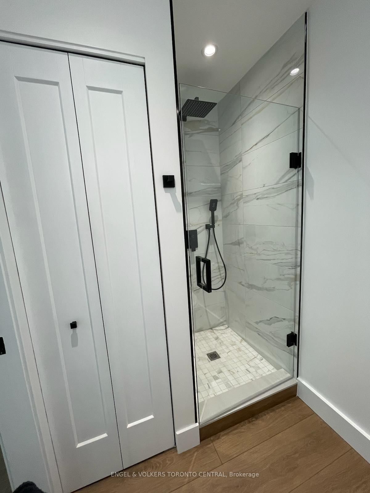 210 Humberside Avenue, Unit Rear - Photo 15