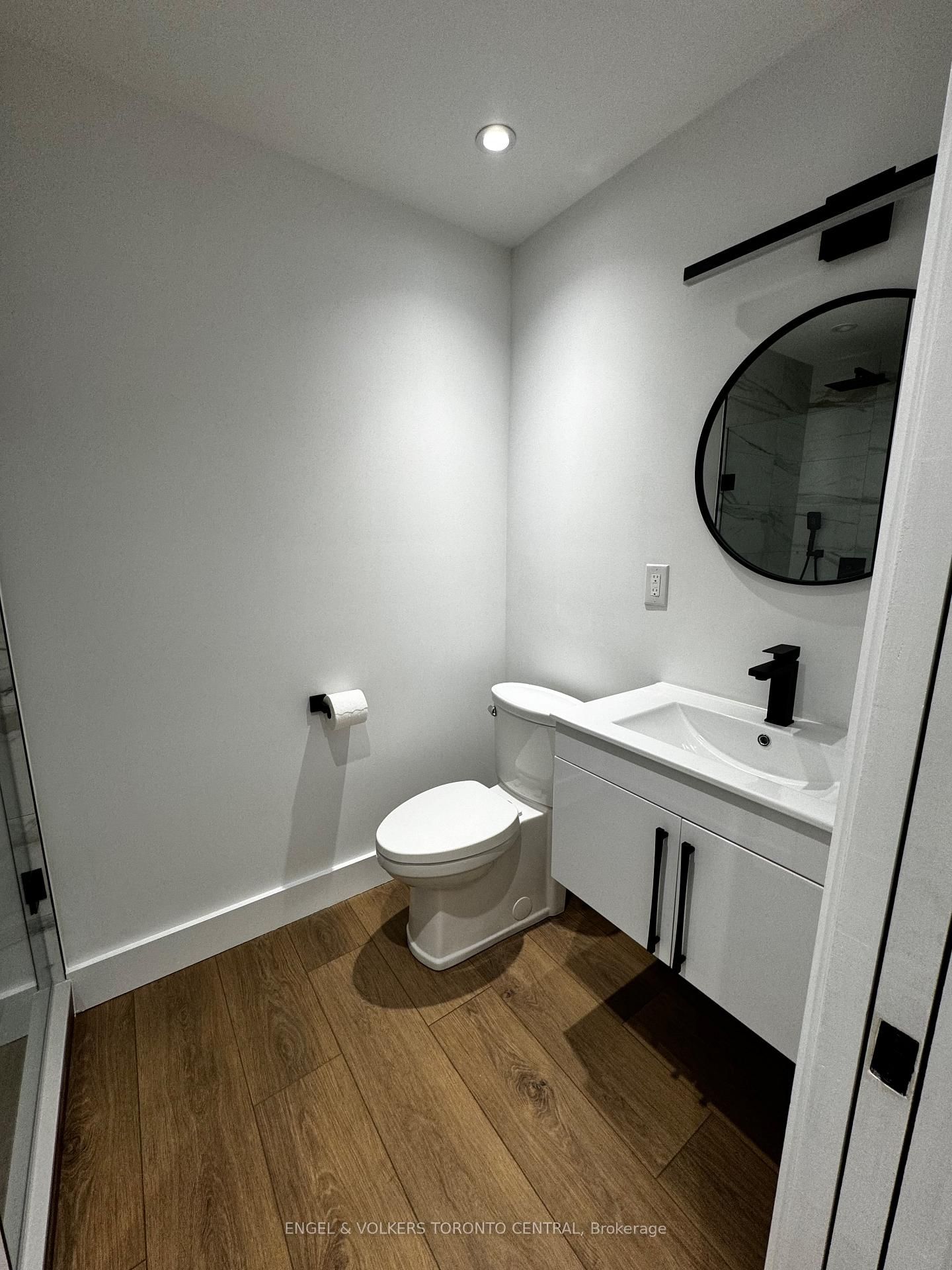 210 Humberside Avenue, Unit Rear - Photo 16