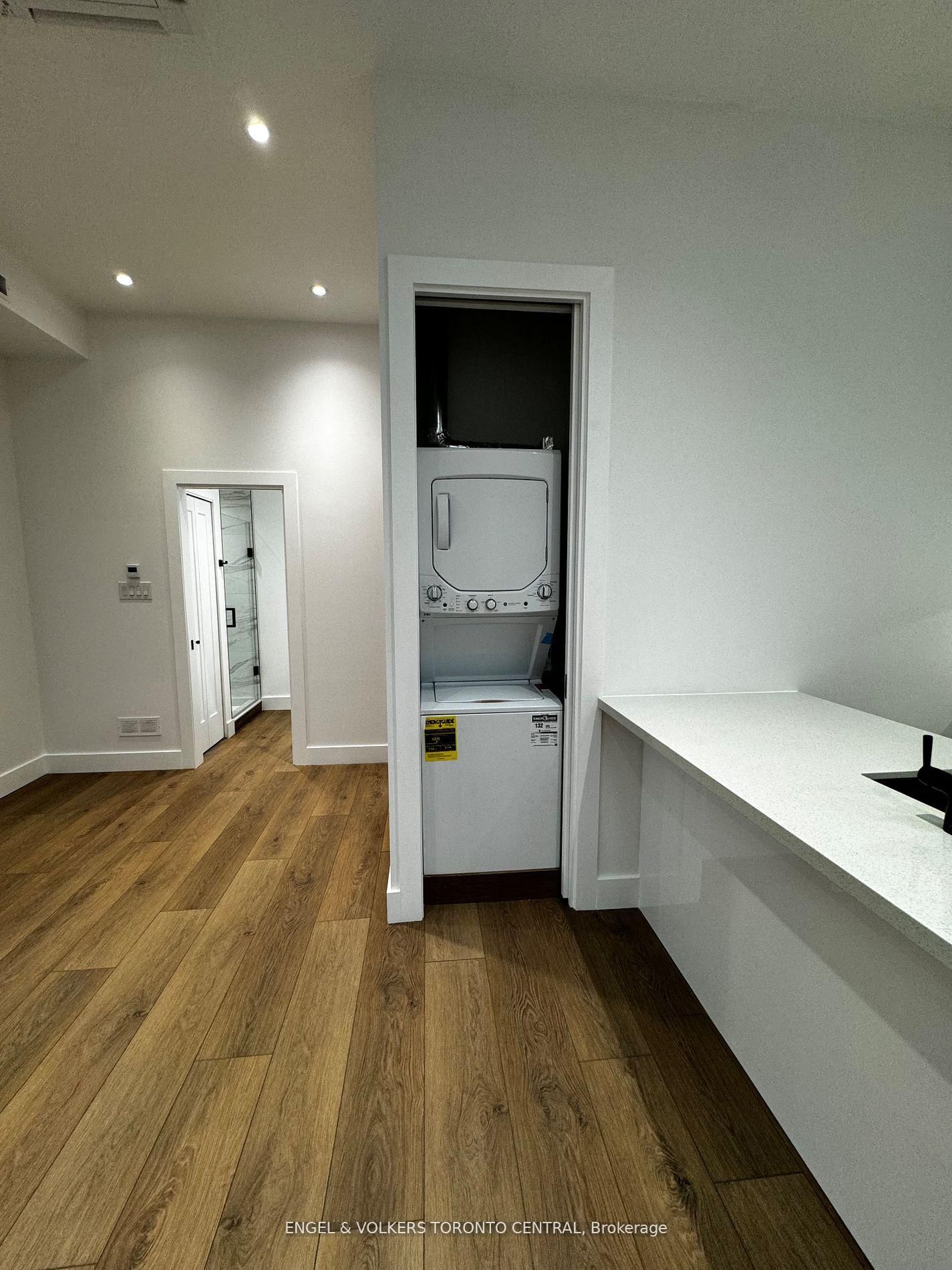 210 Humberside Avenue, Unit Rear - Photo 8