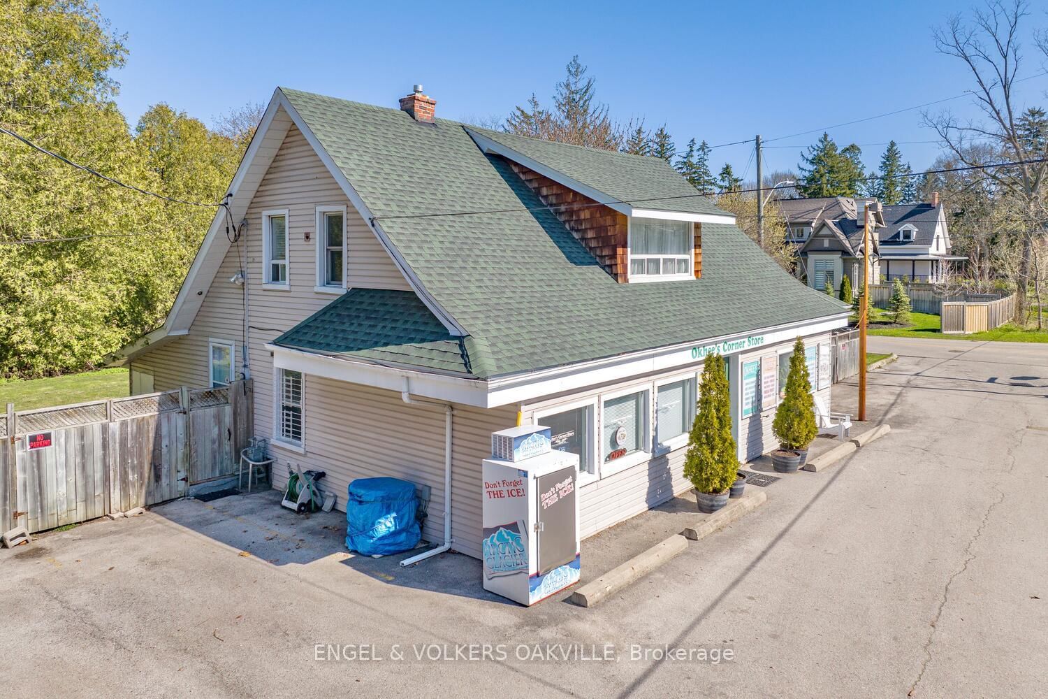 Listing Image 4