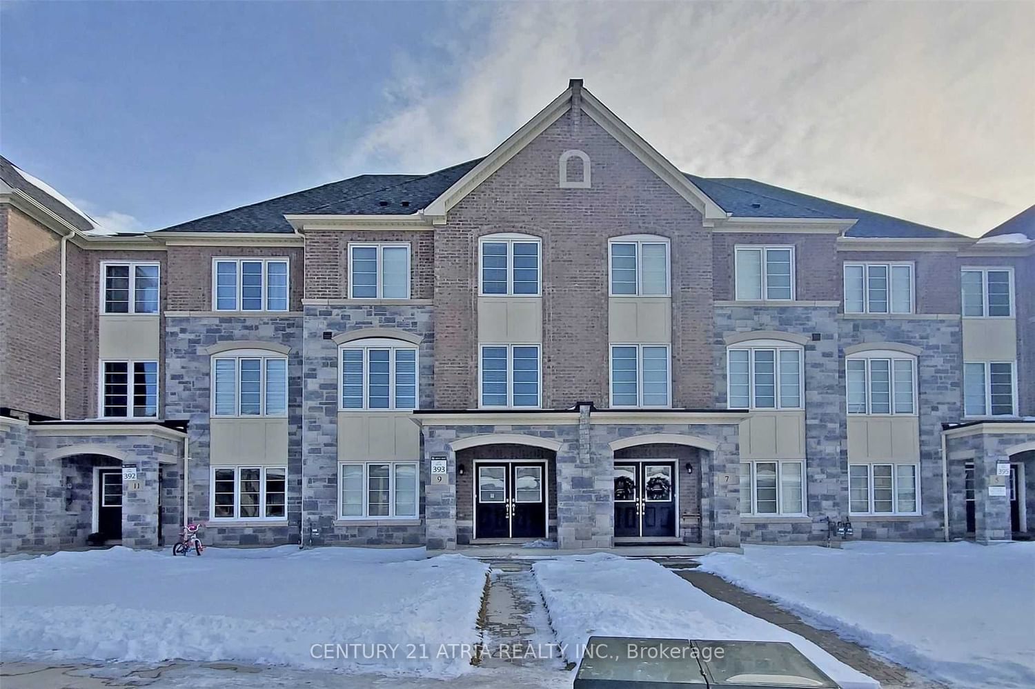 Townhouse leased at 9 Temple Manor Road, Brampton, Bram West, L6Y 6C5 - MLS: W8294924