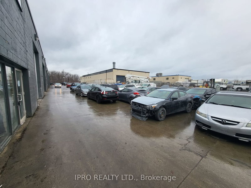 4 - 3364 Mavis Rd, Mississauga, L5C 1T8 | Image 2