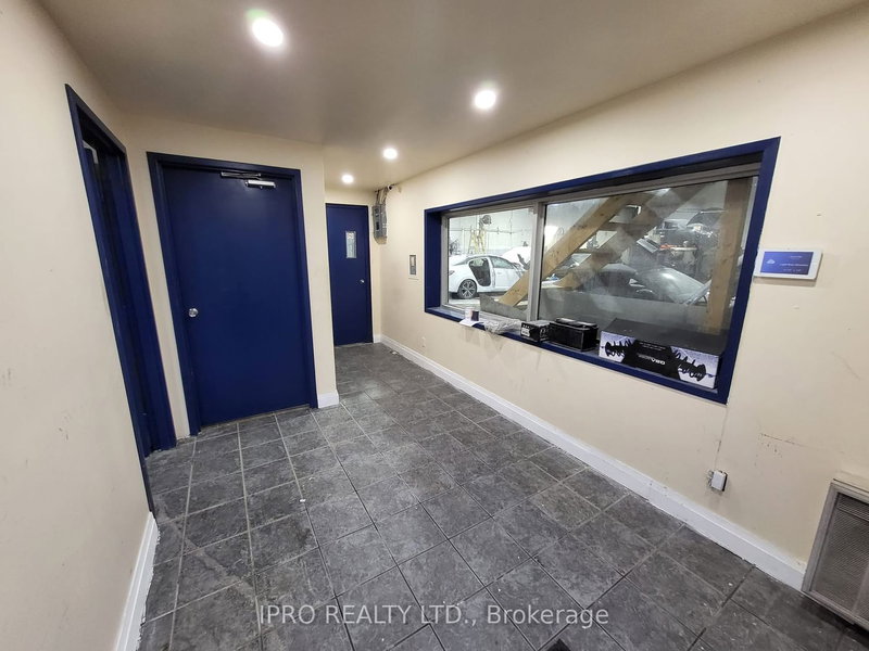 4 - 3364 Mavis Rd, Mississauga, L5C 1T8 | Image 3