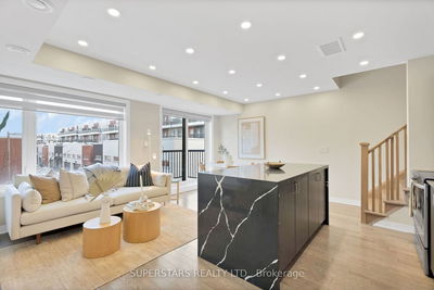 Unit 8 — 142 William Duncan Rd, Toronto - Downsview-Roding-CFB image-0-1