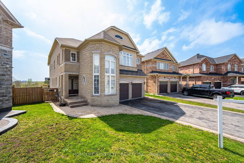 14 Oakhaven Rd, Brampton, L6P 2Y3 | Image 3