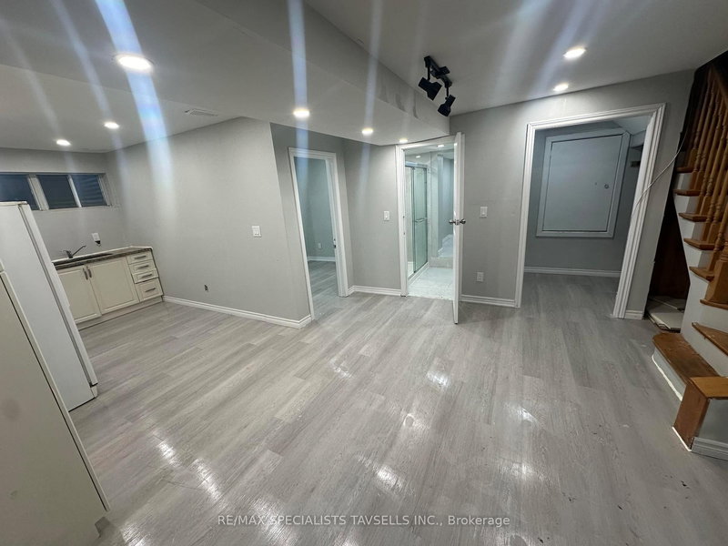 4 Denison Ave, Brampton, L6X 1E6 | Image 3