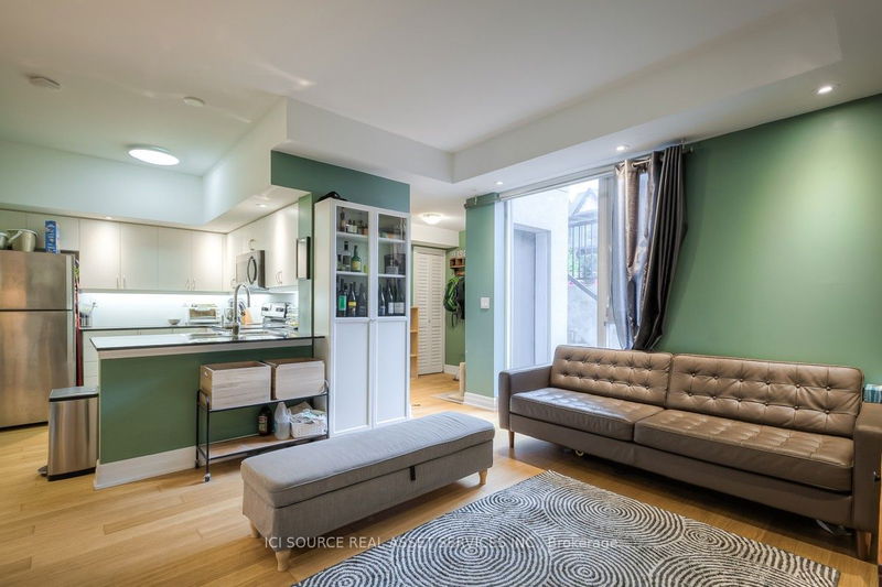 home for lease on 401-47 Macaulay Avenue