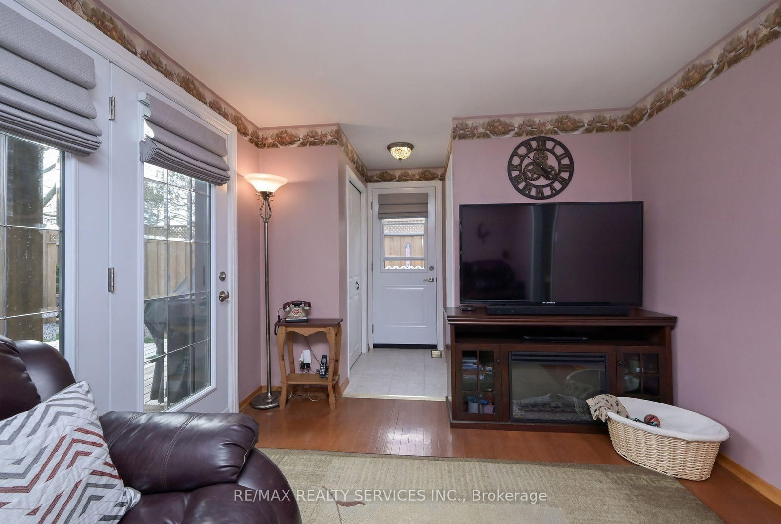 Listing Image 7