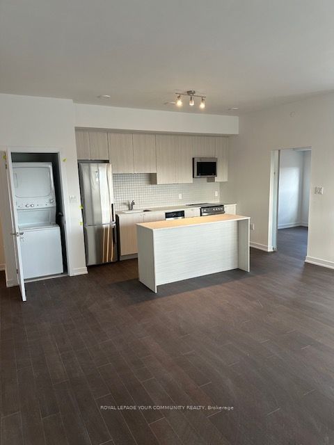 home for lease on 707-2433 Dufferin Street
