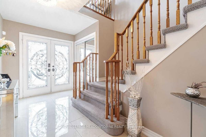 Upper - 59 Lormel Gate, Brampton, L7A 2R6 | Image 3