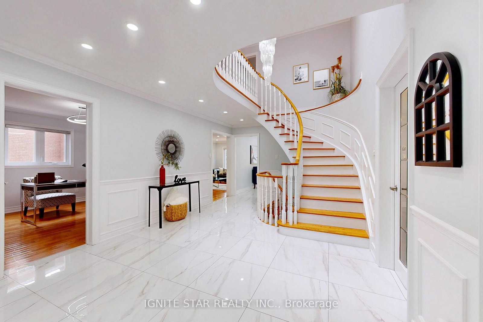 Listing Image 4
