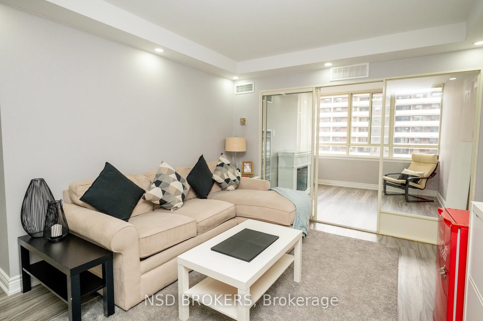 Listing Image 6