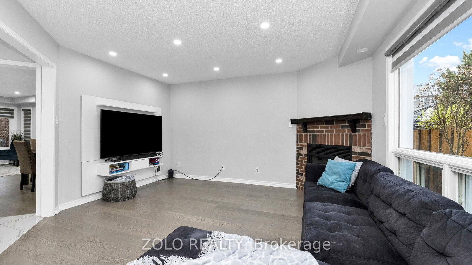 Listing Image 7