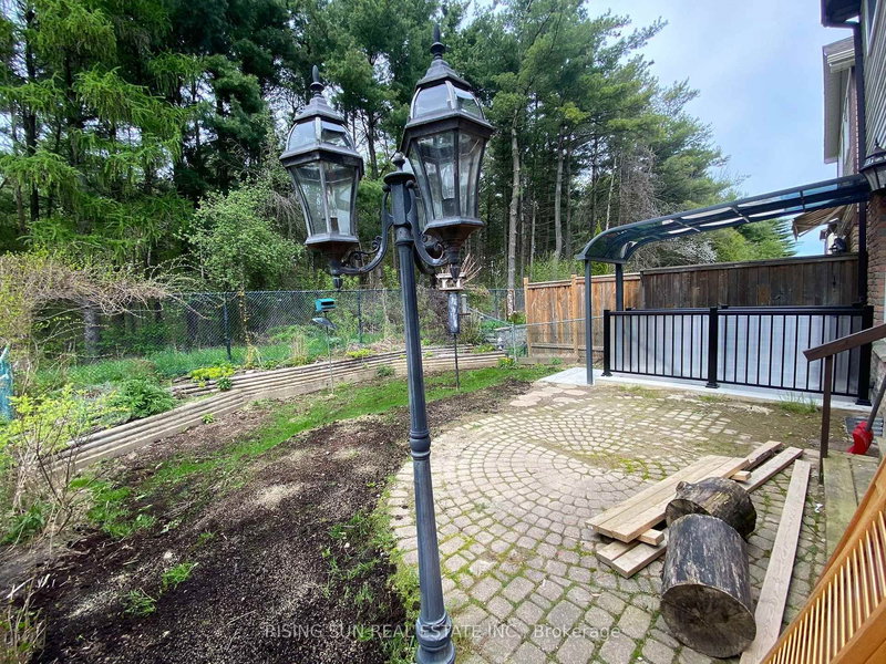 100 Rawling Cres, Brampton, L6Z 1N8 | Image 3