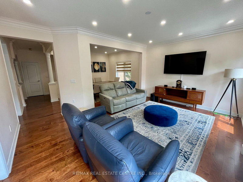 3274 Pringle Pl, Mississauga, L5M 7V7 | Image 3