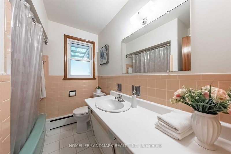 Main - 860 Francis Rd, Burlington, L7T 3Y2 | Image 2