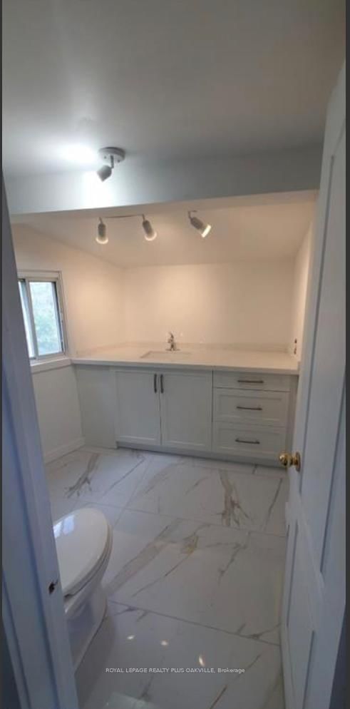 4 - 564 Lyons Lane, Oakville, L6J 2Y1 | Image 2