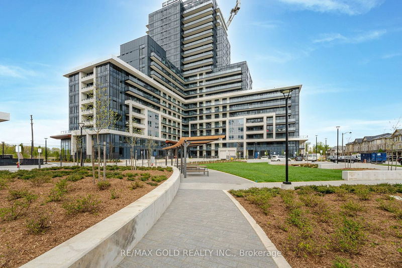 home for lease on 817-3220 William Coltson Avenue E
