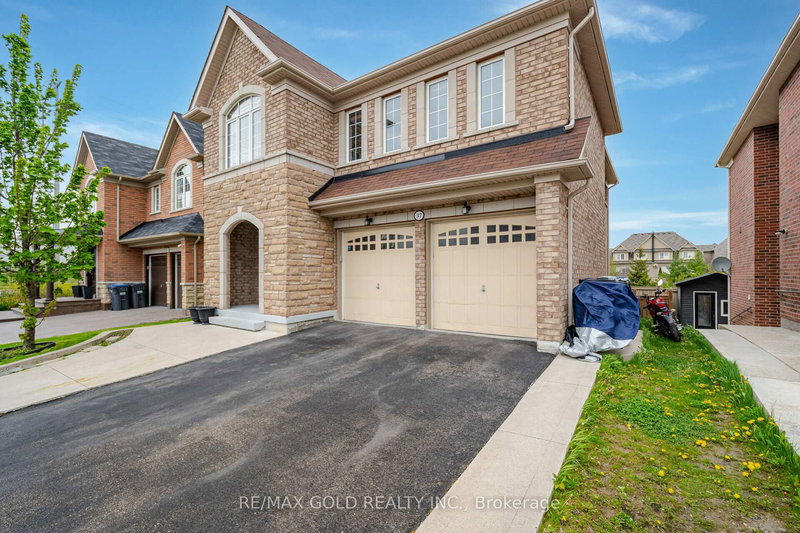 37 Ross Dr, Brampton, L6R 0W2 | Image 2