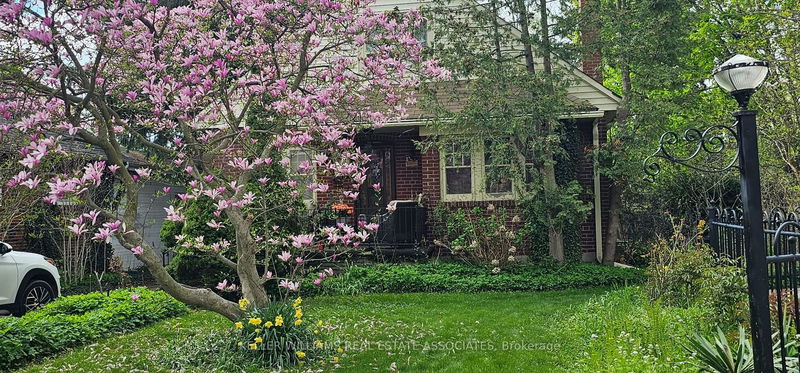 home for sale on 10 Wesley Crescent