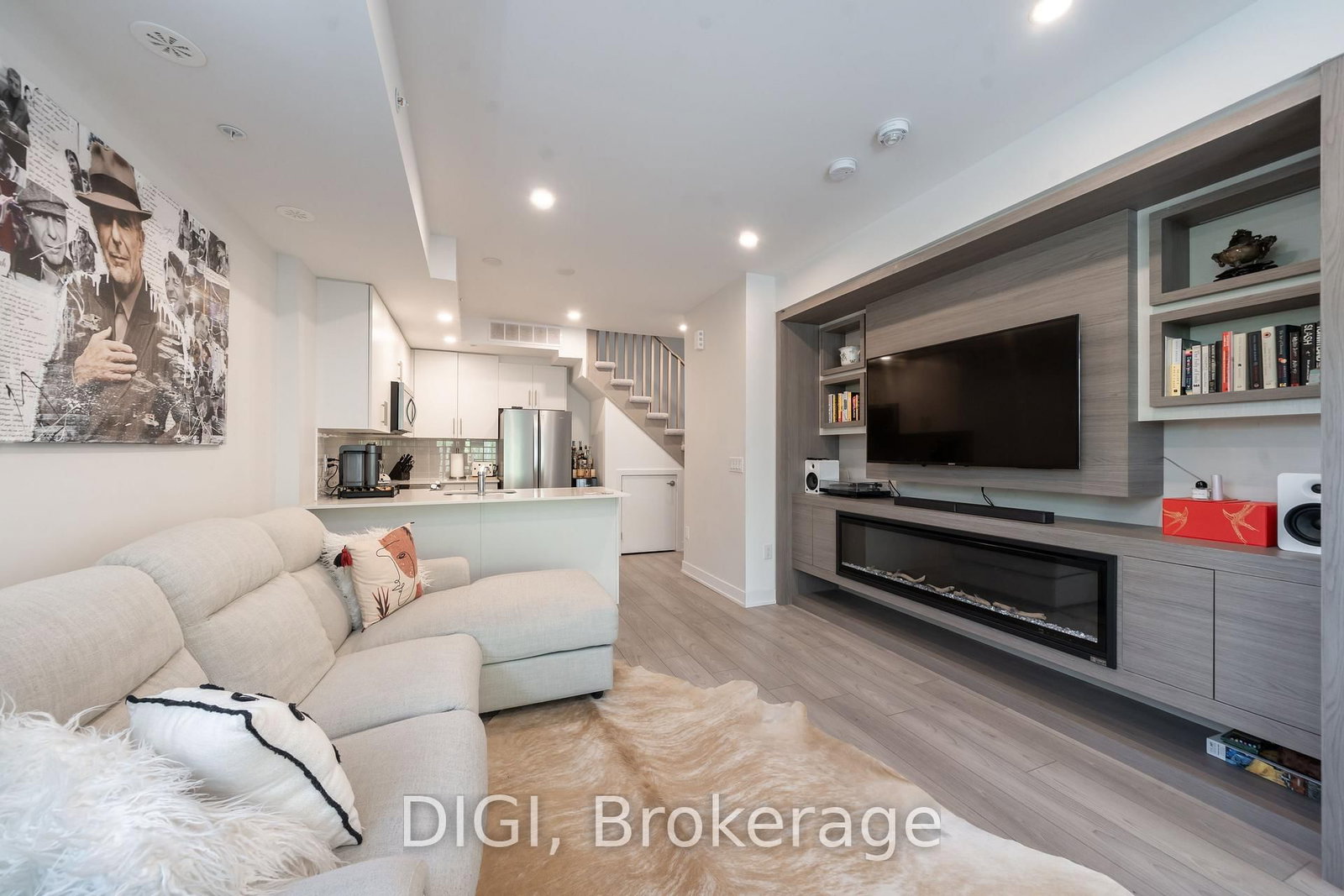 Listing Image 5