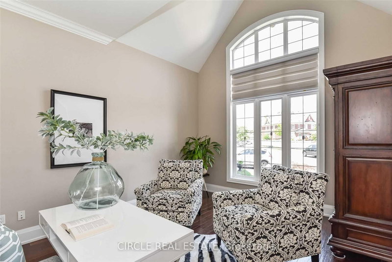 450 Hidden Tr, Oakville, L6M 0N4 | Image 3