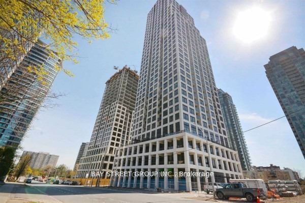 home for lease on 908-36 Elm Drive W