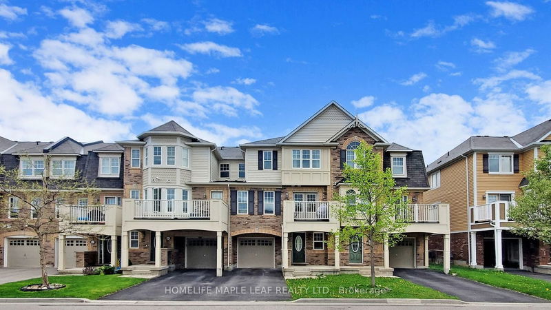 home for lease on 211 Woodley Crescent