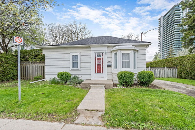 home for lease on 84 Wellington Street E
