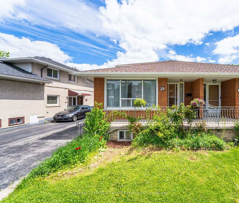 39 Waterbury Dr, Toronto, M9R 3Y1 | Image 2