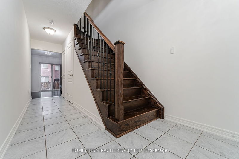 6 Aspen Hills Rd  Brampton, L6Y 6E3 | Image 31