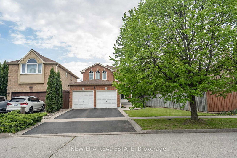 5380 Floral Hill Cres, Mississauga, L5V 1V3 | Image 2