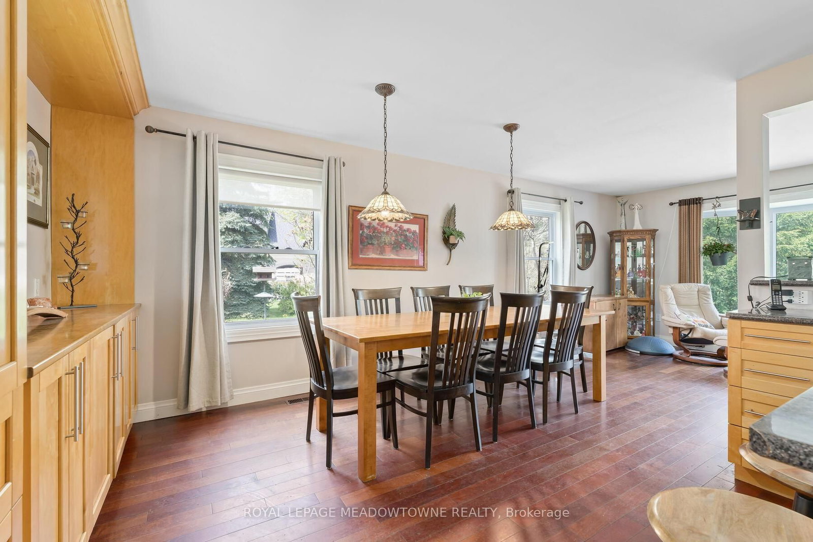 Listing Image 12