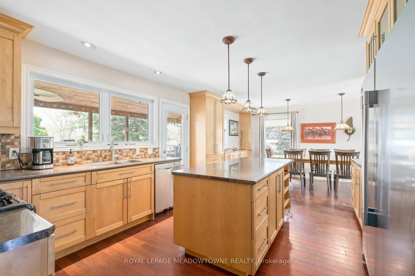 Listing Image 16