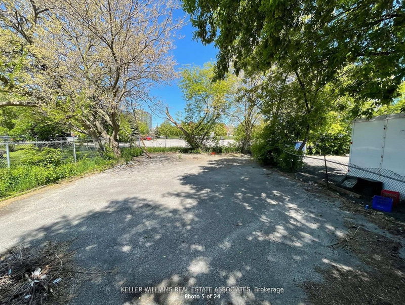 37 Dundas St W, Mississauga, L5B 1H2 | Image 2