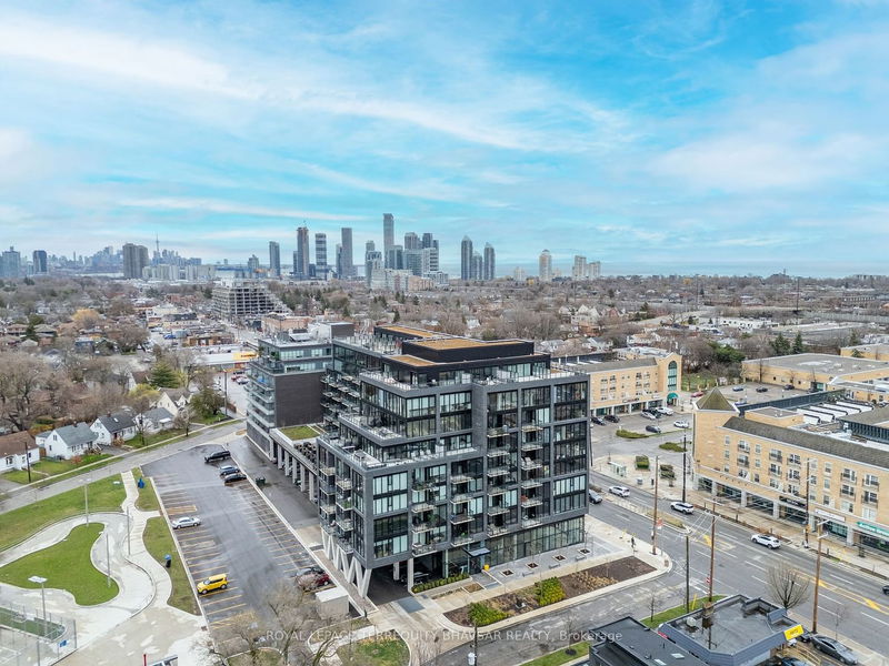 home for sale on 214-7 Smith Crescent