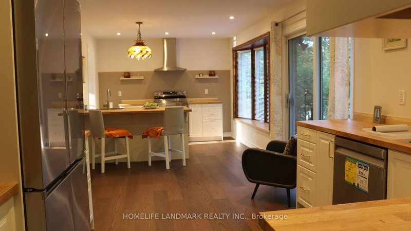 1564 Atrium Crt, Mississauga, L5H 2B8 | Image 2