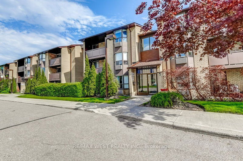 home for sale on 221-3841 Lake Shore Boulevard W