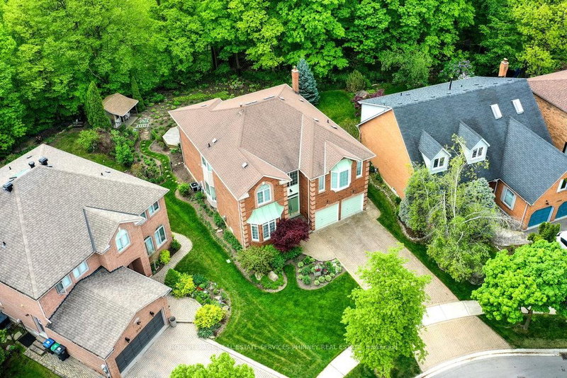 3952 Rolling Valley Dr, Mississauga, L5L 5V9 | Image 2