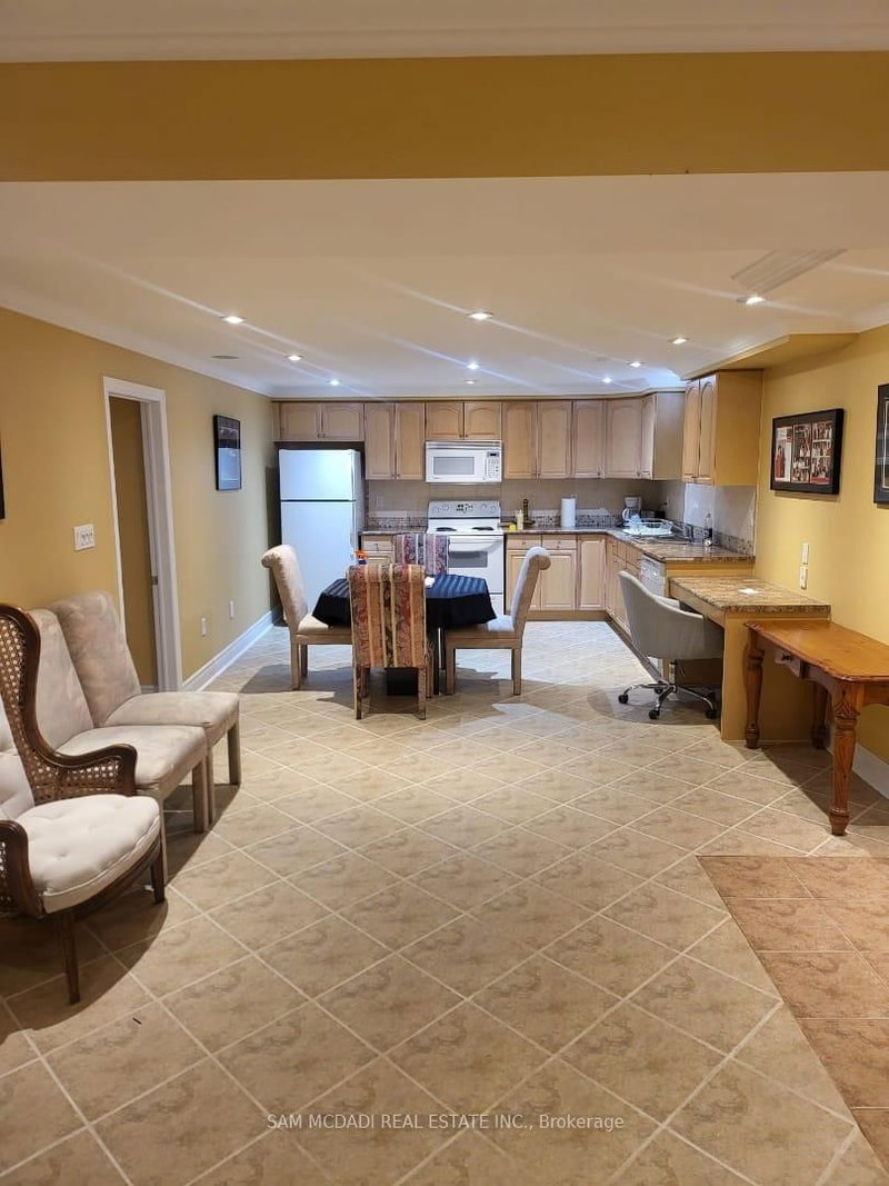 50 Links Lane, Brampton, L6Y 5H1 | Image 2