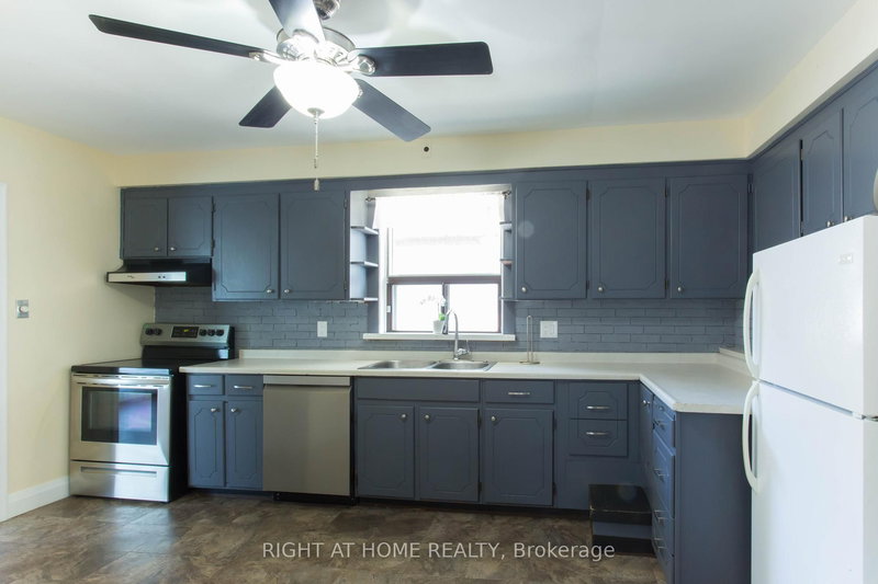 30 Northampton Dr, Toronto, M9B 4S6 | Image 3