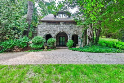 1520 Pinetree Crescent — more photos