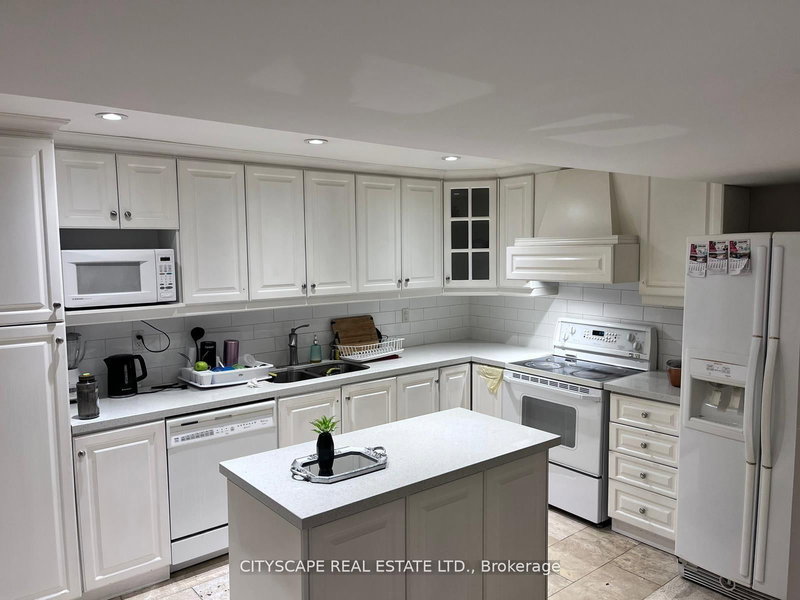 4562 Penhallow Rd, Mississauga, L5V 1E8 | Image 2