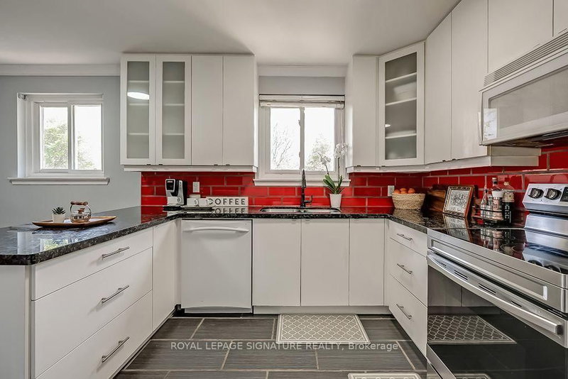 1186 Shadeland Dr, Mississauga, L5C 1P4 | Image 3