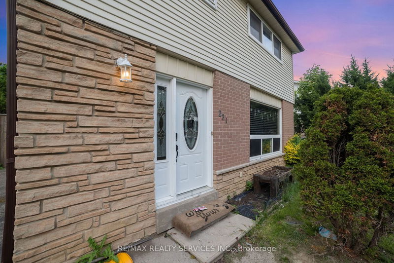 231 Archdekin Dr  Brampton, L6V 1Y8 | Image 3