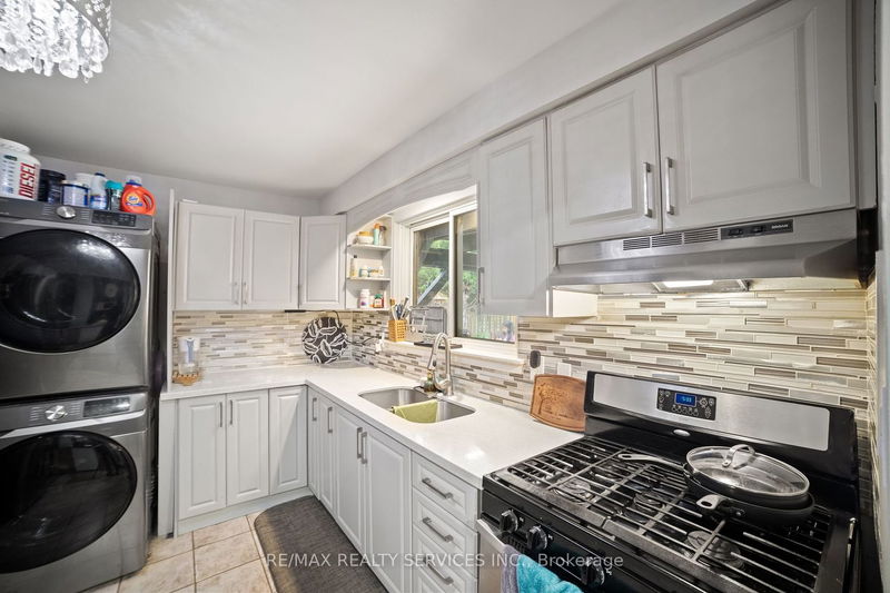 231 Archdekin Dr  Brampton, L6V 1Y8 | Image 9