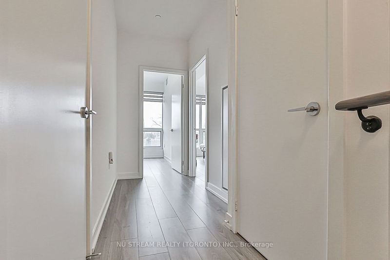  TH04 - 10 De Boers Dr  Toronto, M3J 0L6 | Image 16