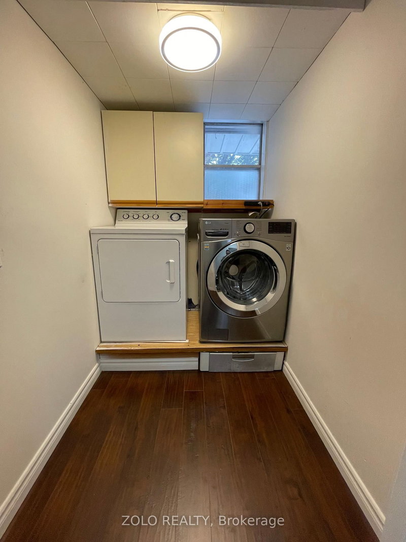 Upper - 1643 Glenburnie Rd, Mississauga, L5G 3E4 | Image 2