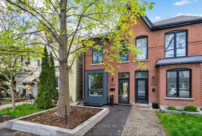 home for sale on 536 Quebec Avenue